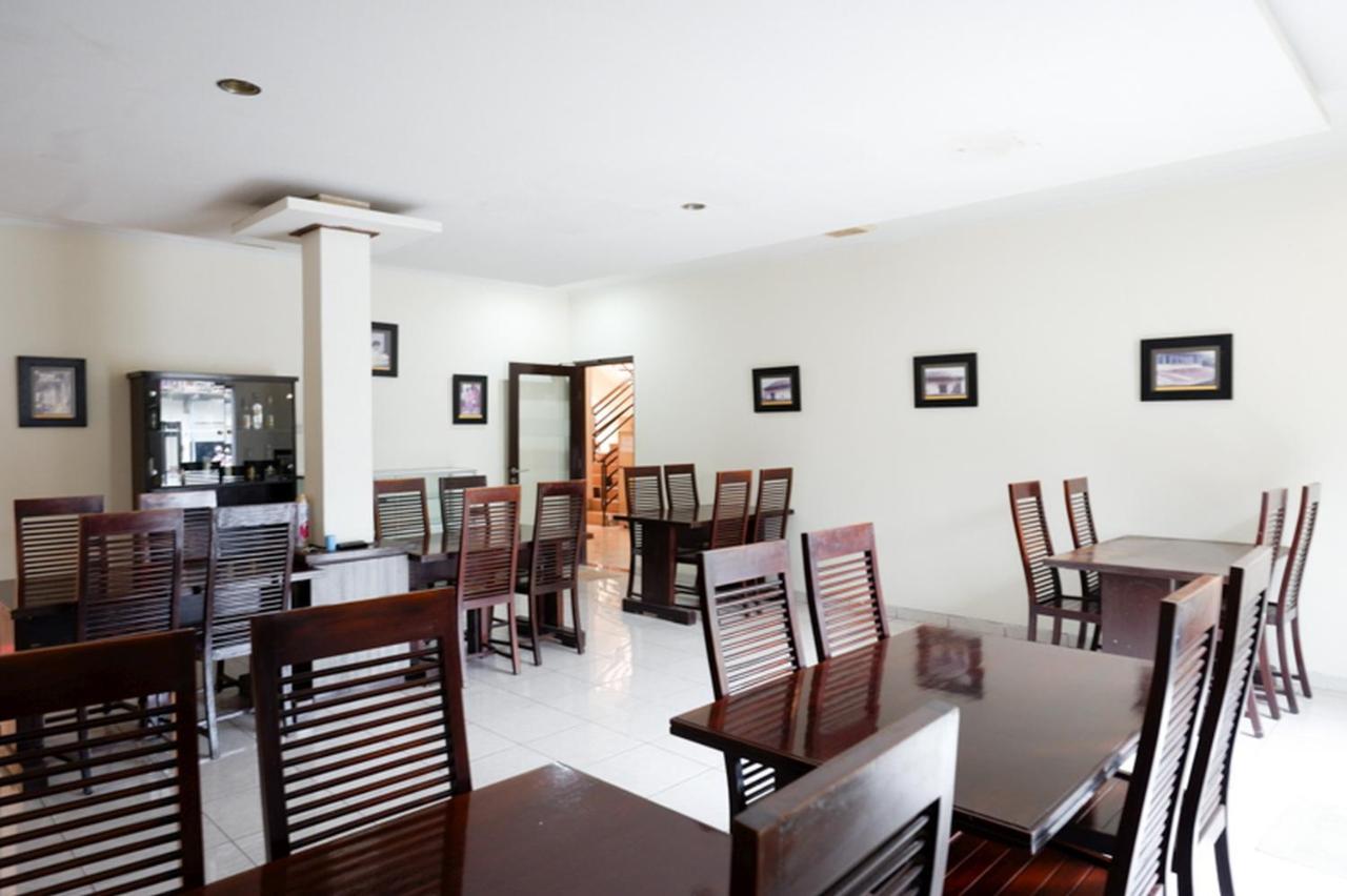 Hotel Reddoorz Near Wisata Kota 2*